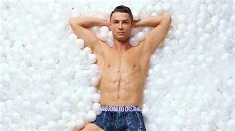 ronaldo nackt|Cristiano Ronaldo Naked: Footballer Poses Nude For